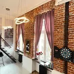 Klimatyczny Loft Z Antresola Centrum Blisko Piotrkowska Muralowa Przystan Klimatyzacja Faktura Apartment
