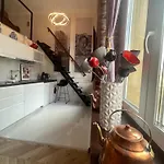 Apartment Klimatyczny Loft Z Antresola Centrum Blisko Piotrkowska Muralowa Przystan Klimatyzacja Faktura Lodz