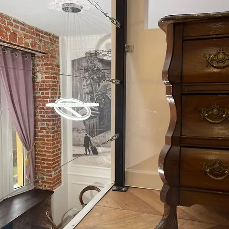 Muralowa Przystan Design Loft Z Antresola Centrum Lodzi アパート ウッチ