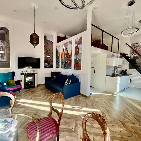 Апартаменты Klimatyczny Loft Z Antresola Centrum Blisko Piotrkowska Muralowa Przystan Klimatyzacja *